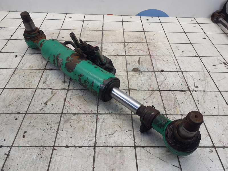 Faun ATF 60-3 axle 3 steering lock cylinder left side - Cilindro hidráulico por Guindaste: foto 1 Faun ATF 60-3 axle 3 steering lock cylinder left side - Cilindro hidráulico por Guindaste: foto 1