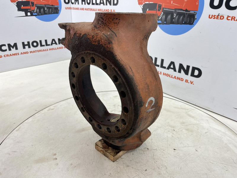 Faun RTF 50 Steering knuckle 16 holes axle 3 right - Manga de eixo por Guindaste: foto 1 Faun RTF 50 Steering knuckle 16 holes axle 3 right - Manga de eixo por Guindaste: foto 1