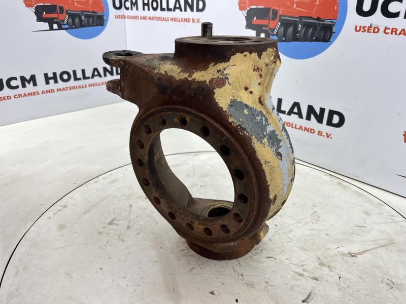 Faun RTF 50 Steering knuckle 16 holes axle 4 right - Manga de eixo por Guindaste: foto 1 Faun RTF 50 Steering knuckle 16 holes axle 4 right - Manga de eixo por Guindaste: foto 1