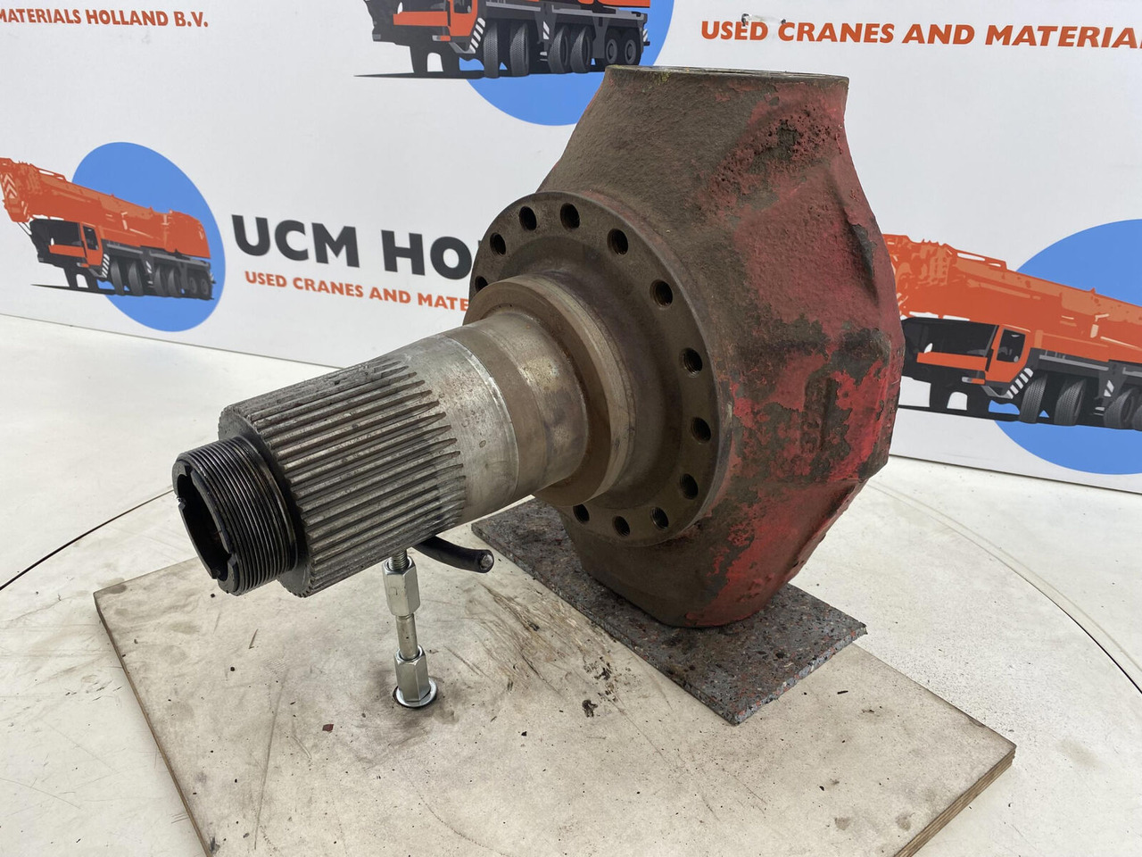 Gottwald AMK 70 Steering knuckle 16 holes axle 2 - Manga de eixo por Grua móvel: foto 1 Gottwald AMK 70 Steering knuckle 16 holes axle 2 - Manga de eixo por Grua móvel: foto 1