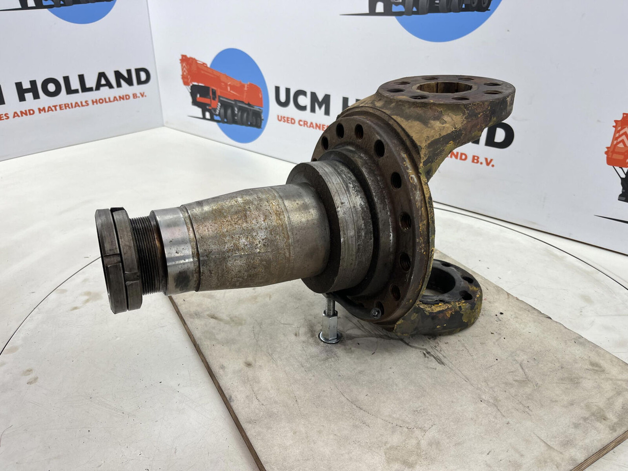 Grove AT 880 Steering knuckle 16 holes axle 2 - Manga de eixo por Grua móvel: foto 1 Grove AT 880 Steering knuckle 16 holes axle 2 - Manga de eixo por Grua móvel: foto 1