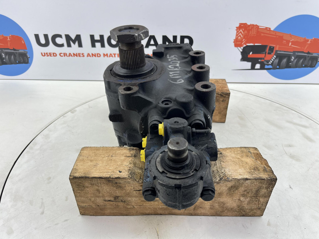 Grove GMK 2035 steering box - Caixa de direção por Grua móvel: foto 3 Grove GMK 2035 steering box - Caixa de direção por Grua móvel: foto 3