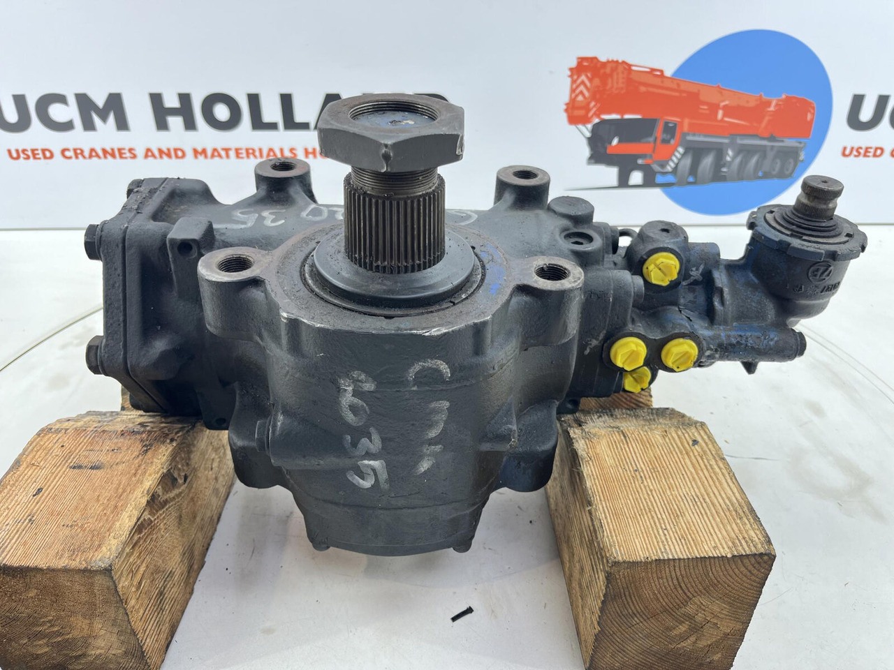 Grove GMK 2035 steering box - Caixa de direção por Grua móvel: foto 2 Grove GMK 2035 steering box - Caixa de direção por Grua móvel: foto 2