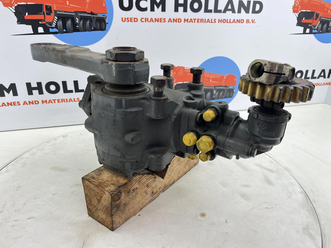 Grove GMK 2035 steering box - Caixa de direção por Grua móvel: foto 3 Grove GMK 2035 steering box - Caixa de direção por Grua móvel: foto 3