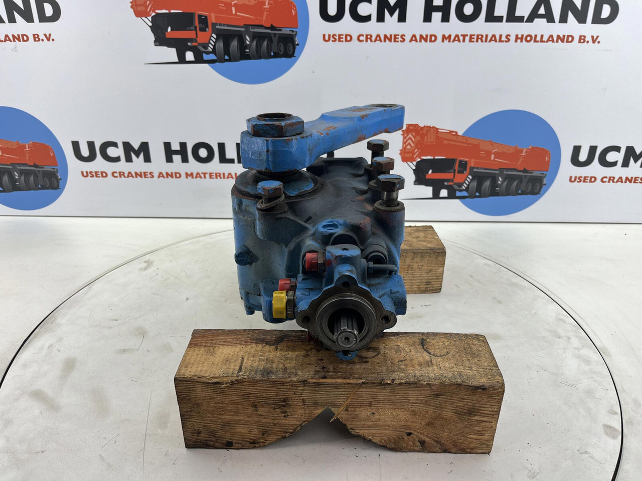 Grove GMK 3050 steering box - Caixa de direção por Grua móvel: foto 2 Grove GMK 3050 steering box - Caixa de direção por Grua móvel: foto 2