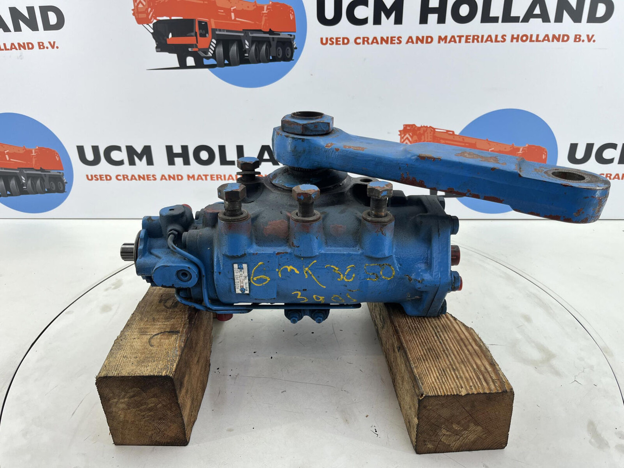 Grove GMK 3050 steering box - Caixa de direção por Grua móvel: foto 1 Grove GMK 3050 steering box - Caixa de direção por Grua móvel: foto 1