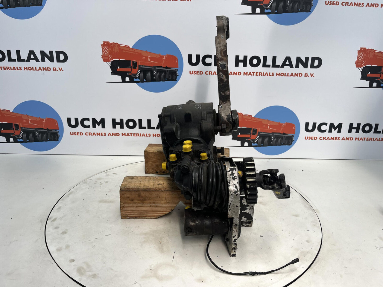 Grove GMK 3055 steering Box - Caixa de direção por Grua móvel: foto 2 Grove GMK 3055 steering Box - Caixa de direção por Grua móvel: foto 2