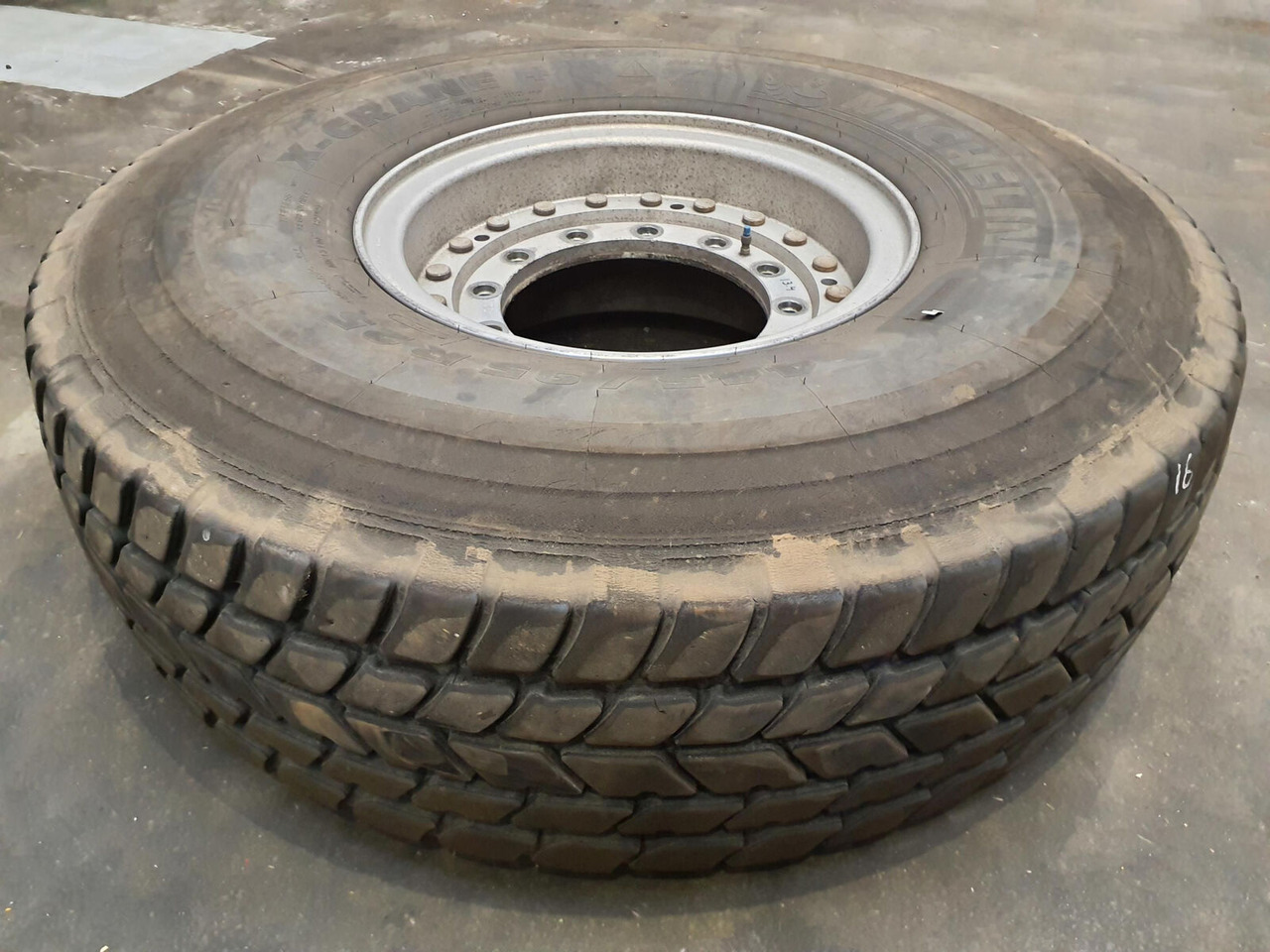 Grove Wheel 445/95R25 12 13.4 2p alu - Roda completa: foto 2 Grove Wheel 445/95R25 12 13.4 2p alu - Roda completa: foto 2