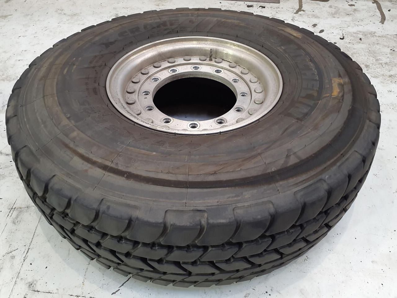 Grove Wheel 445/95R25 12 9 2p alu - Roda completa por Guindaste: foto 2 Grove Wheel 445/95R25 12 9 2p alu - Roda completa por Guindaste: foto 2
