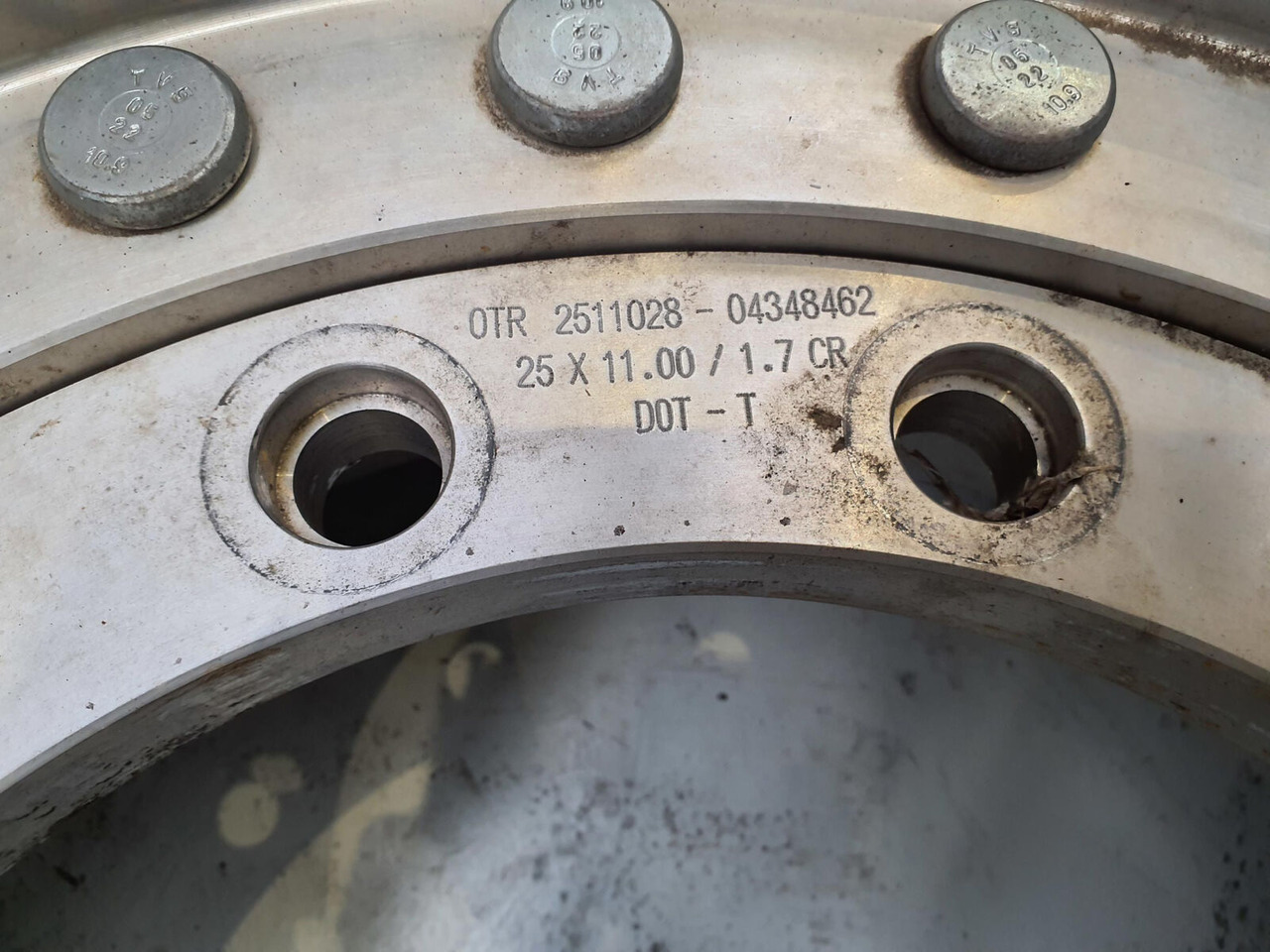 Grove Wheel 445/95R25 12 9 2p alu - Roda completa por Guindaste: foto 5 Grove Wheel 445/95R25 12 9 2p alu - Roda completa por Guindaste: foto 5