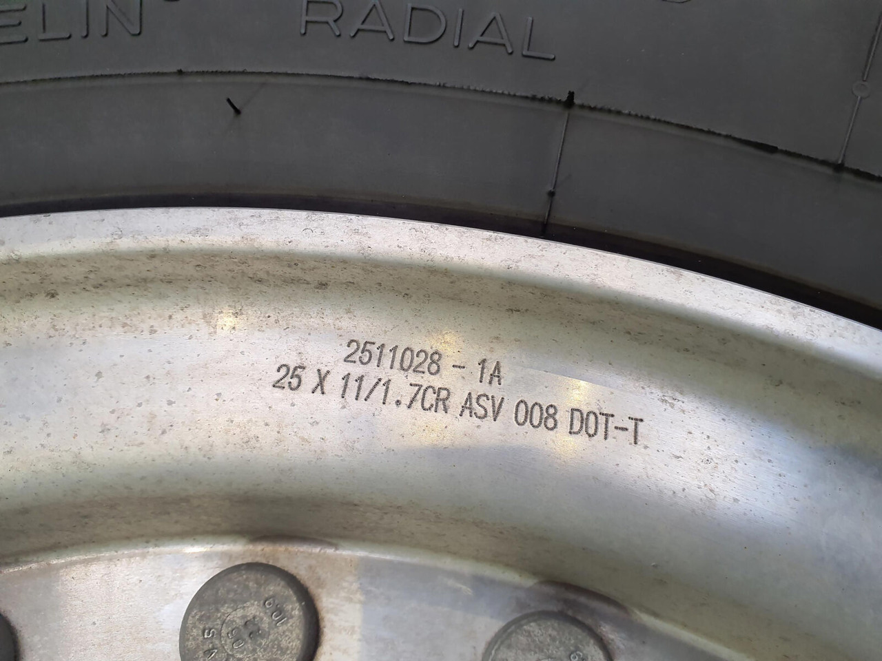 Grove Wheel 445/95R25 12 9 2p alu - Roda completa por Guindaste: foto 5 Grove Wheel 445/95R25 12 9 2p alu - Roda completa por Guindaste: foto 5