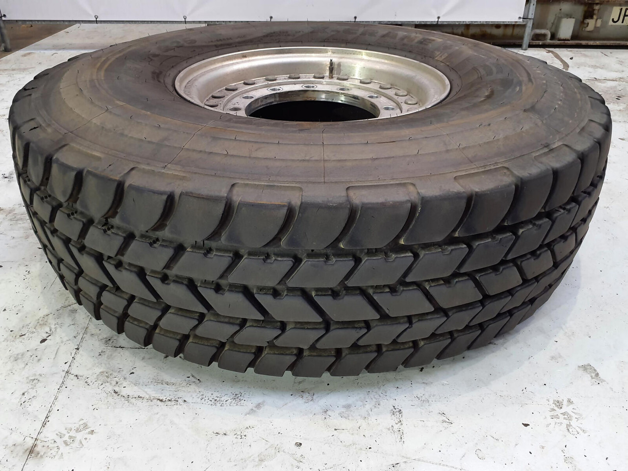 Grove Wheel 445/95R25 12 9 2p alu - Roda completa por Guindaste: foto 1 Grove Wheel 445/95R25 12 9 2p alu - Roda completa por Guindaste: foto 1