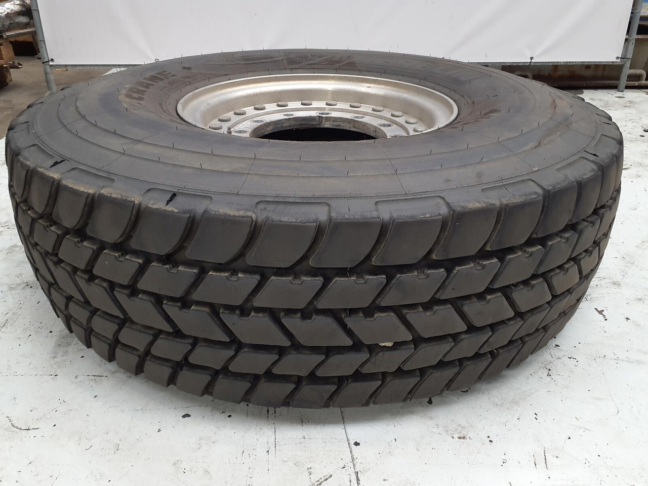 Grove Wheel 445/95R25 12 9 2p alu - Roda completa por Guindaste: foto 1 Grove Wheel 445/95R25 12 9 2p alu - Roda completa por Guindaste: foto 1