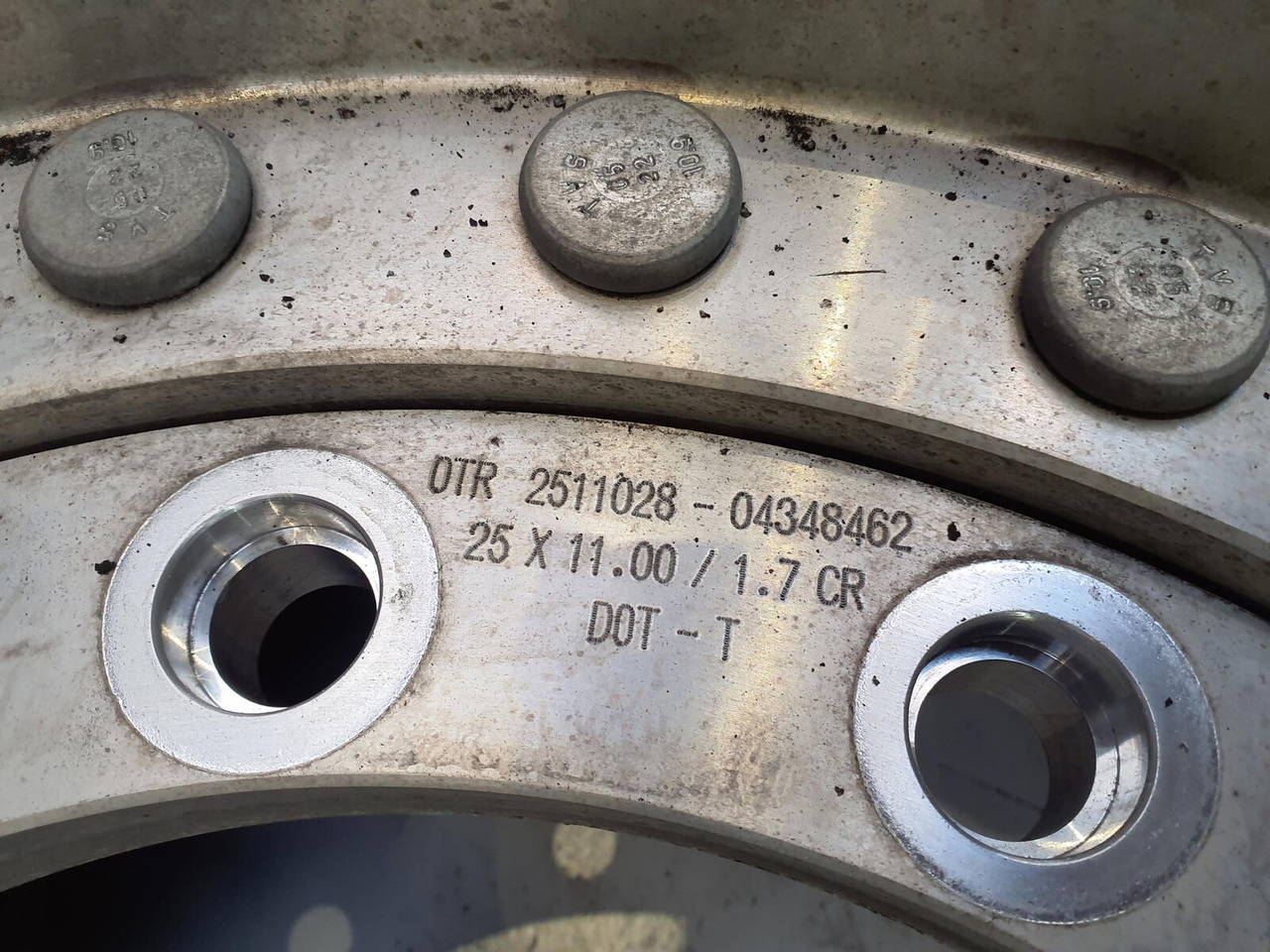 Grove Wheel 445/95R25 12 9 2p alu - Roda completa por Guindaste: foto 5 Grove Wheel 445/95R25 12 9 2p alu - Roda completa por Guindaste: foto 5