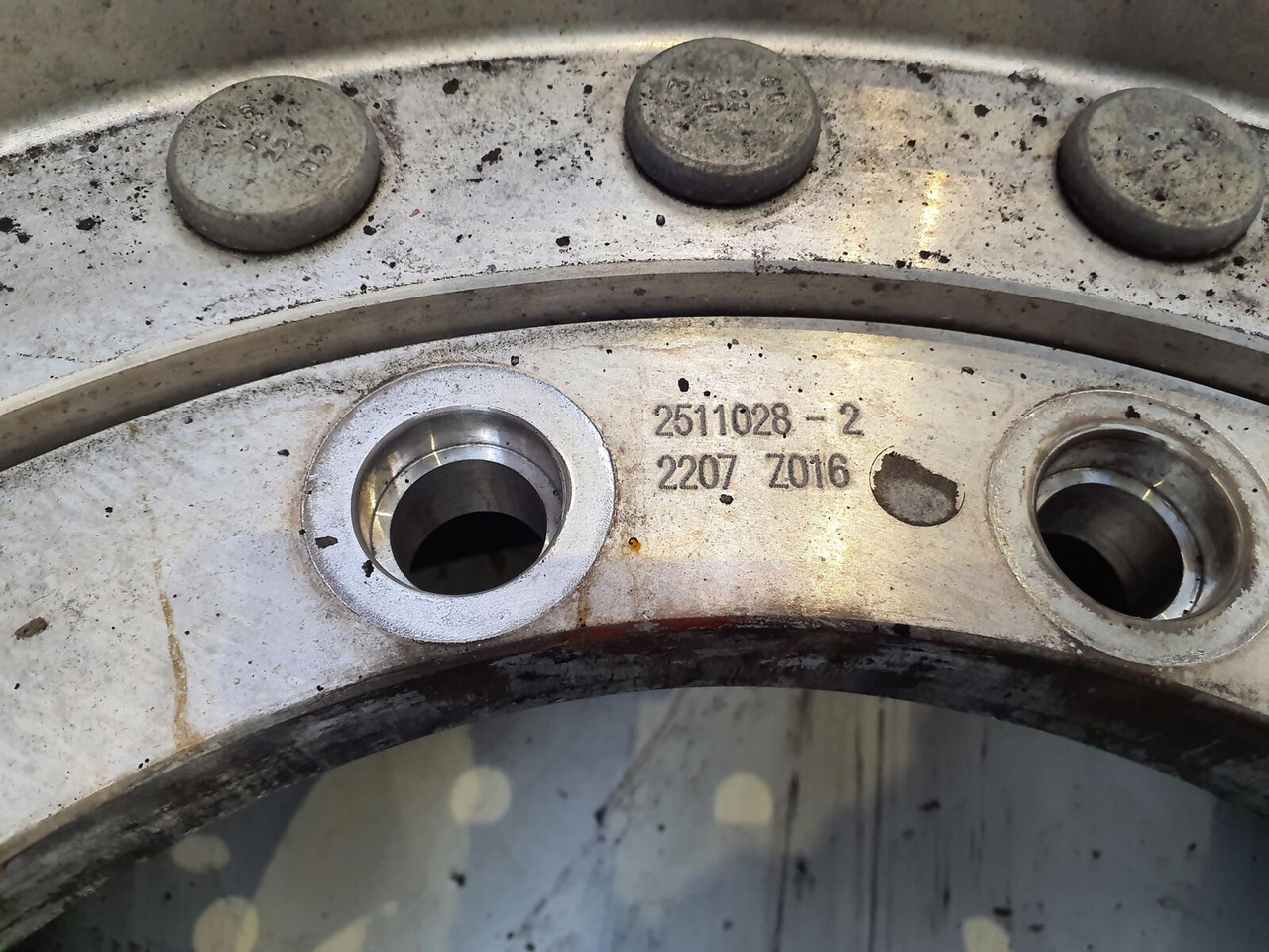 Grove Wheel 445/95R25 12 9 2p alu - Roda completa por Guindaste: foto 4 Grove Wheel 445/95R25 12 9 2p alu - Roda completa por Guindaste: foto 4