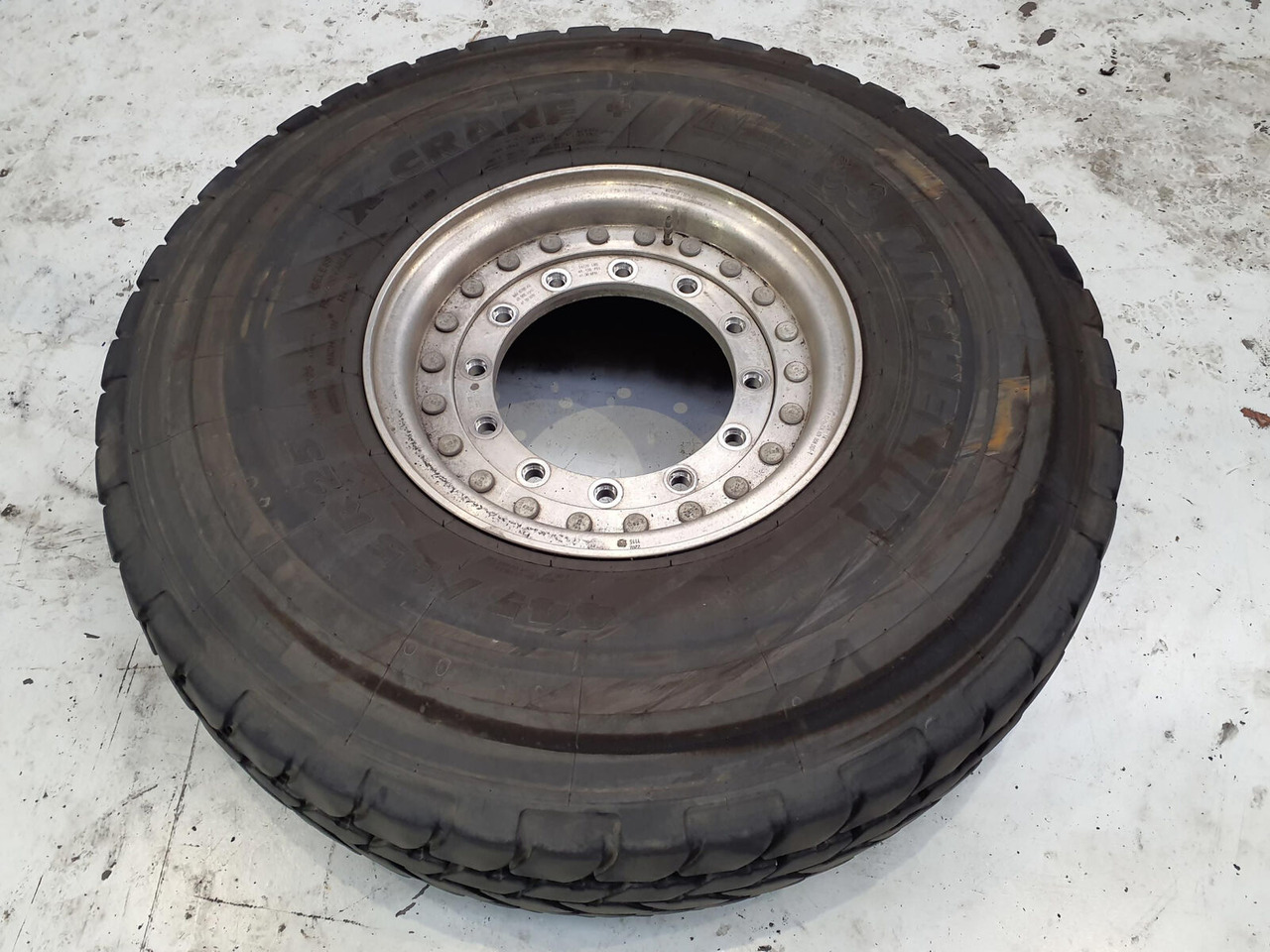 Grove Wheel 445/95R25 12 9 2p alu - Roda completa por Guindaste: foto 3 Grove Wheel 445/95R25 12 9 2p alu - Roda completa por Guindaste: foto 3