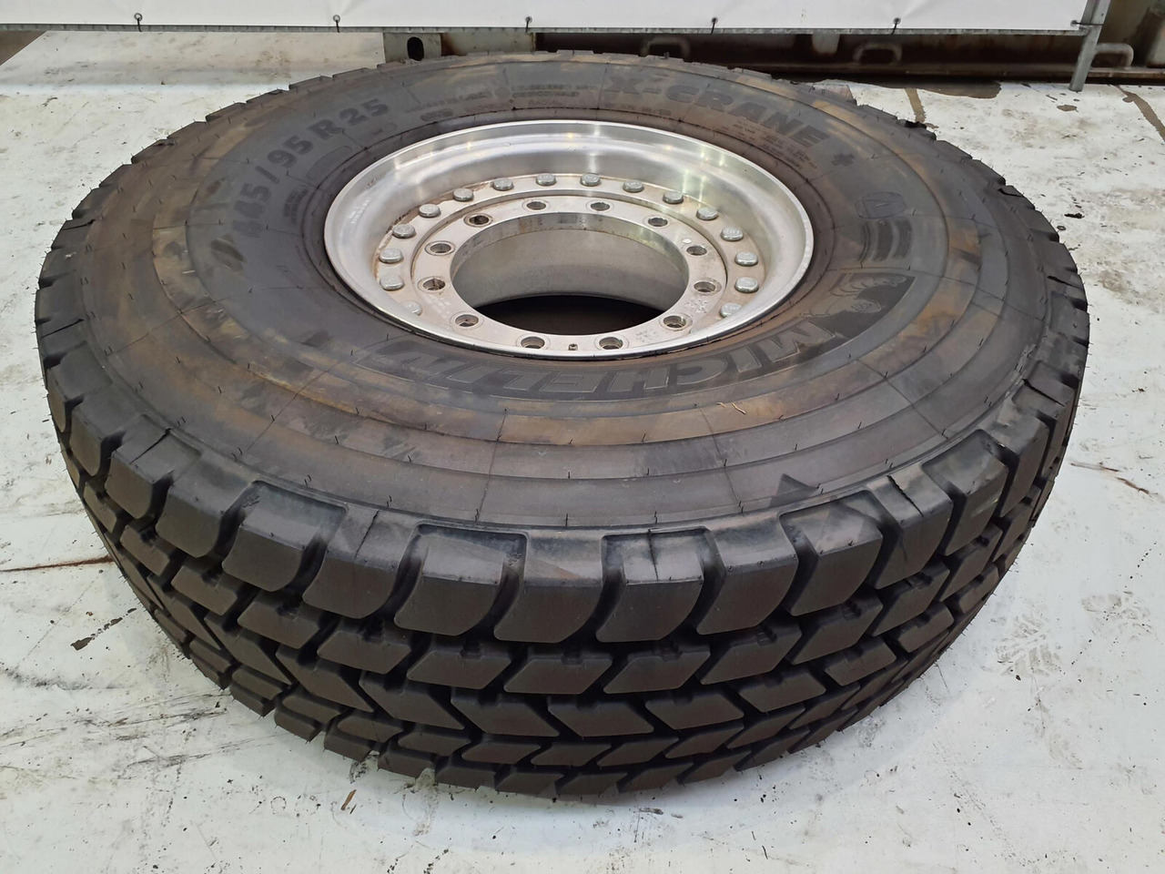 Grove Wheel 445/95R25 12 9 2p alu - Roda completa por Guindaste: foto 2 Grove Wheel 445/95R25 12 9 2p alu - Roda completa por Guindaste: foto 2