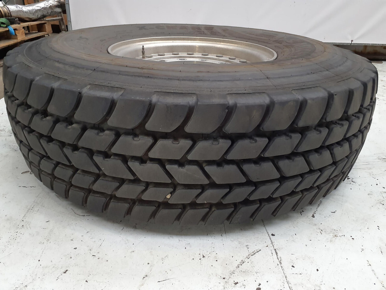 Grove Wheel 445/95R25 12 9 2p alu - Roda completa por Guindaste: foto 3 Grove Wheel 445/95R25 12 9 2p alu - Roda completa por Guindaste: foto 3