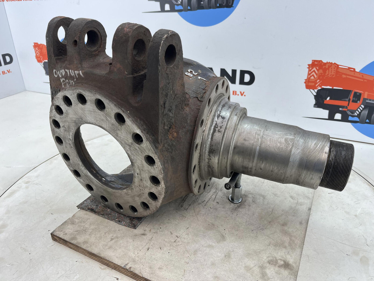Krupp KMK 3045 Steering knuckle 16 holes - Manga de eixo por Grua móvel: foto 3 Krupp KMK 3045 Steering knuckle 16 holes - Manga de eixo por Grua móvel: foto 3