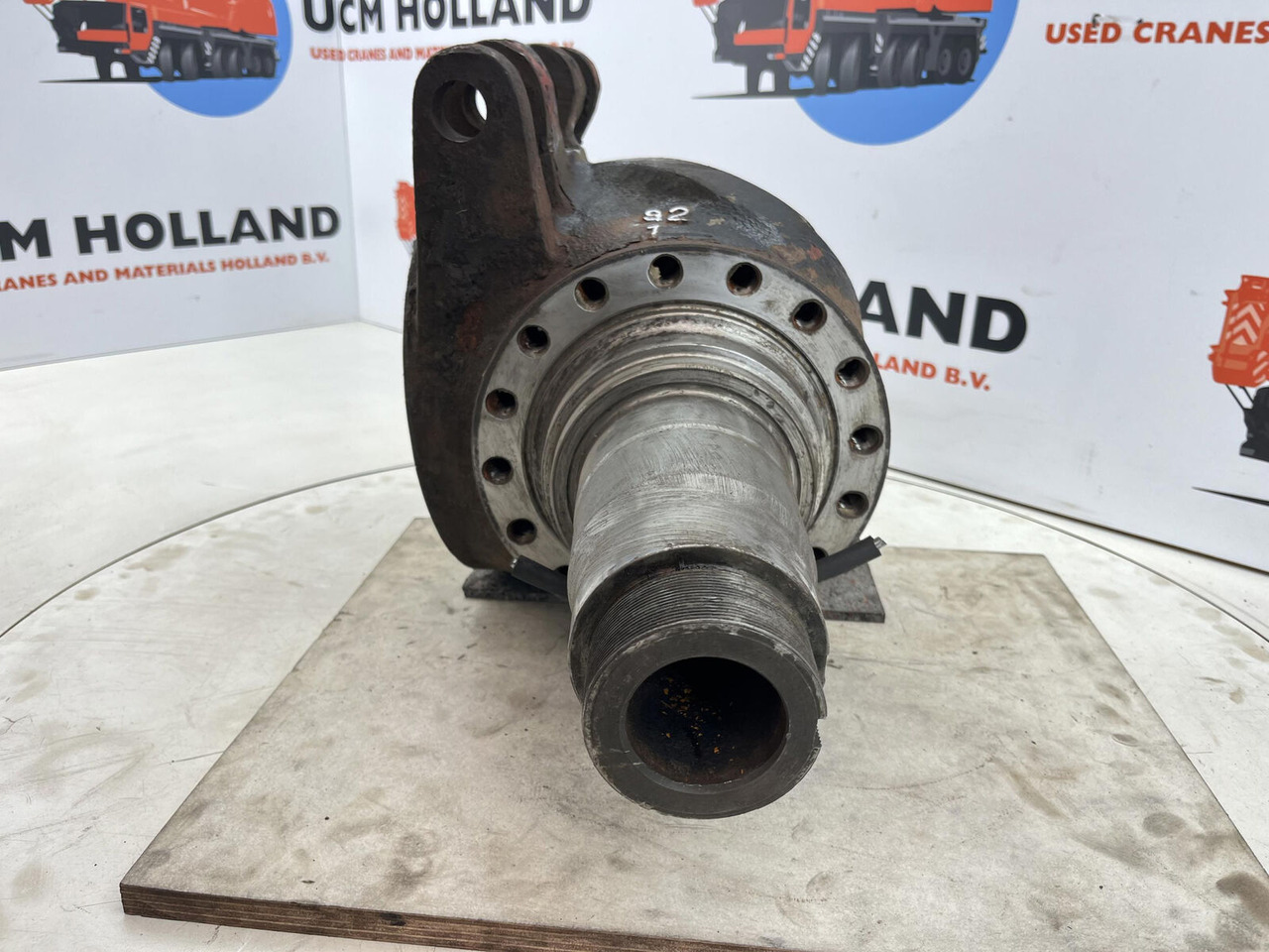 Krupp KMK 3045 Steering knuckle 16 holes - Manga de eixo por Grua móvel: foto 2 Krupp KMK 3045 Steering knuckle 16 holes - Manga de eixo por Grua móvel: foto 2