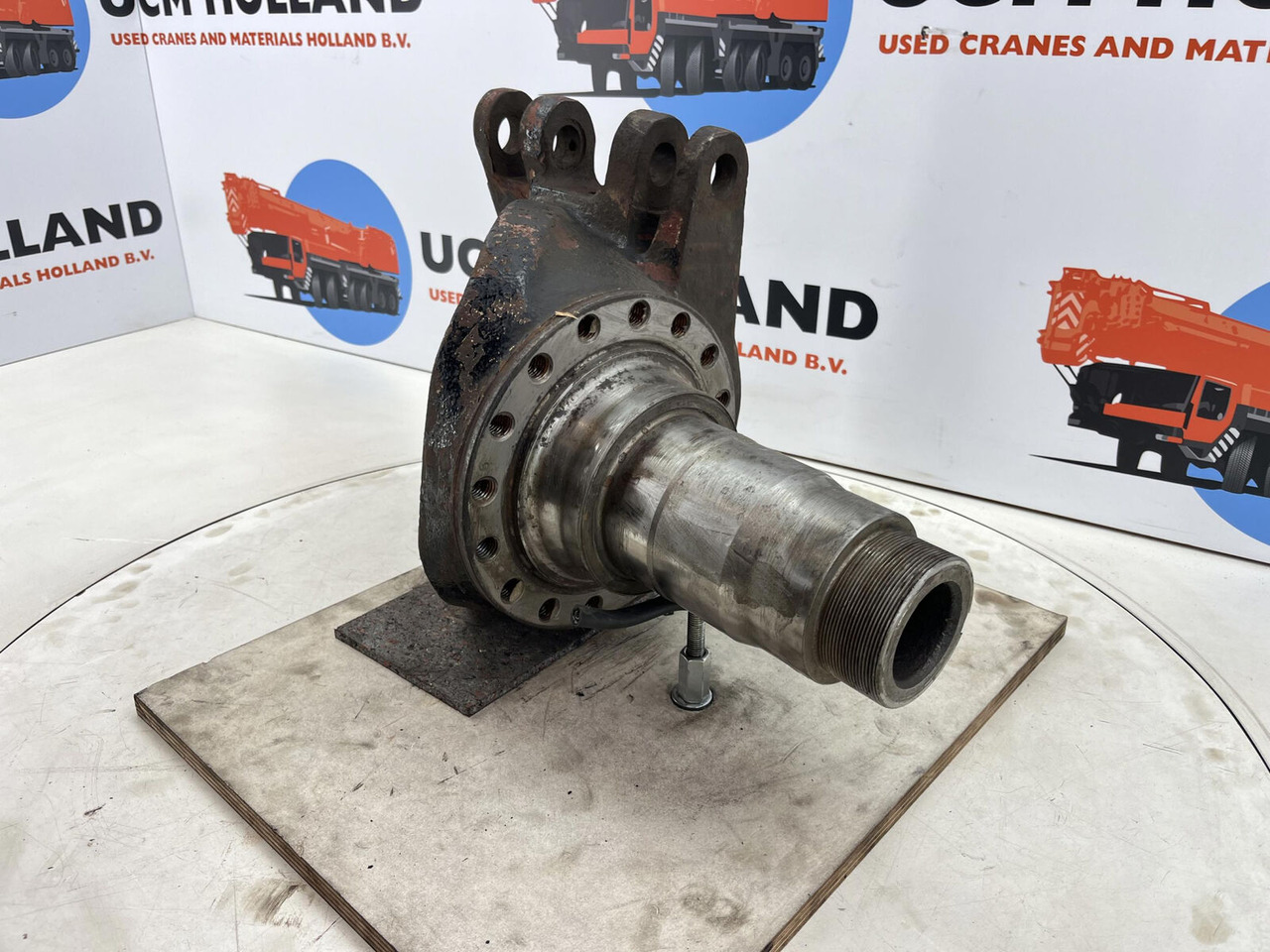 Krupp KMK 3045 Steering knuckle 16 holes - Manga de eixo por Grua móvel: foto 3 Krupp KMK 3045 Steering knuckle 16 holes - Manga de eixo por Grua móvel: foto 3