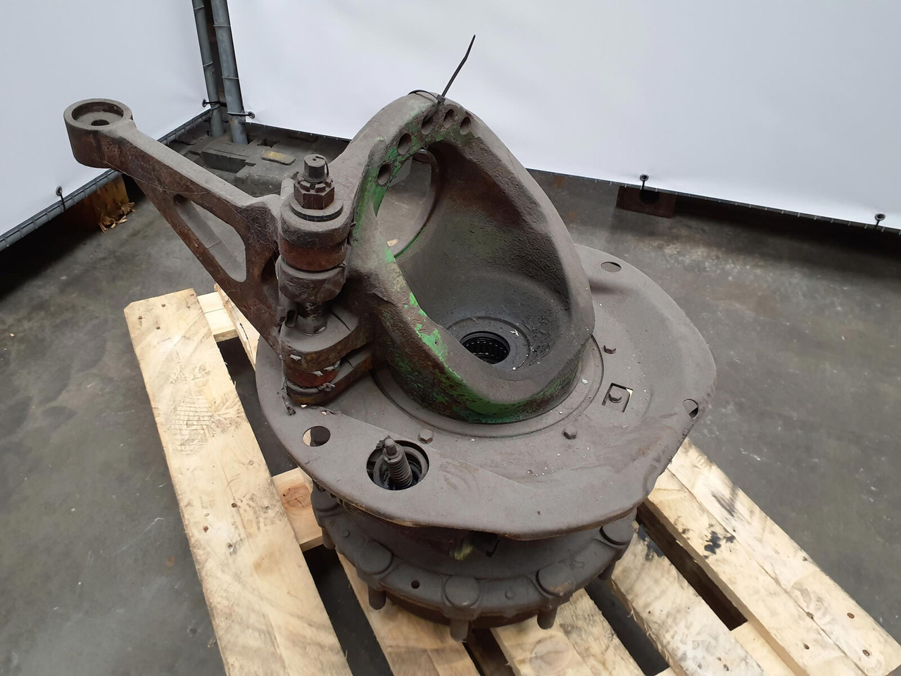 Krupp KMK 4070 Megatrack axle housing - Manga de eixo por Grua móvel: foto 2 Krupp KMK 4070 Megatrack axle housing - Manga de eixo por Grua móvel: foto 2