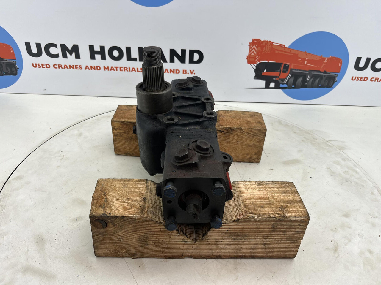 Krupp KMK 4070 steering box only for parts - Caixa de direção por Grua móvel: foto 2 Krupp KMK 4070 steering box only for parts - Caixa de direção por Grua móvel: foto 2