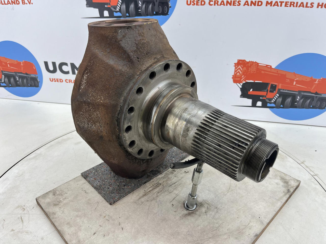 Krupp KMK 5100 Steering knuckle 16 holes axle 1 - Manga de eixo por Grua móvel: foto 3 Krupp KMK 5100 Steering knuckle 16 holes axle 1 - Manga de eixo por Grua móvel: foto 3