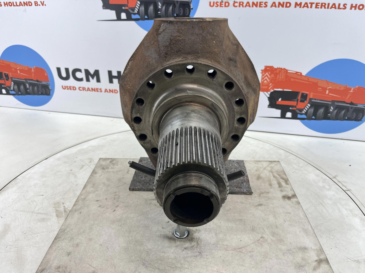 Krupp KMK 5100 Steering knuckle 16 holes axle 1 - Manga de eixo por Grua móvel: foto 2 Krupp KMK 5100 Steering knuckle 16 holes axle 1 - Manga de eixo por Grua móvel: foto 2