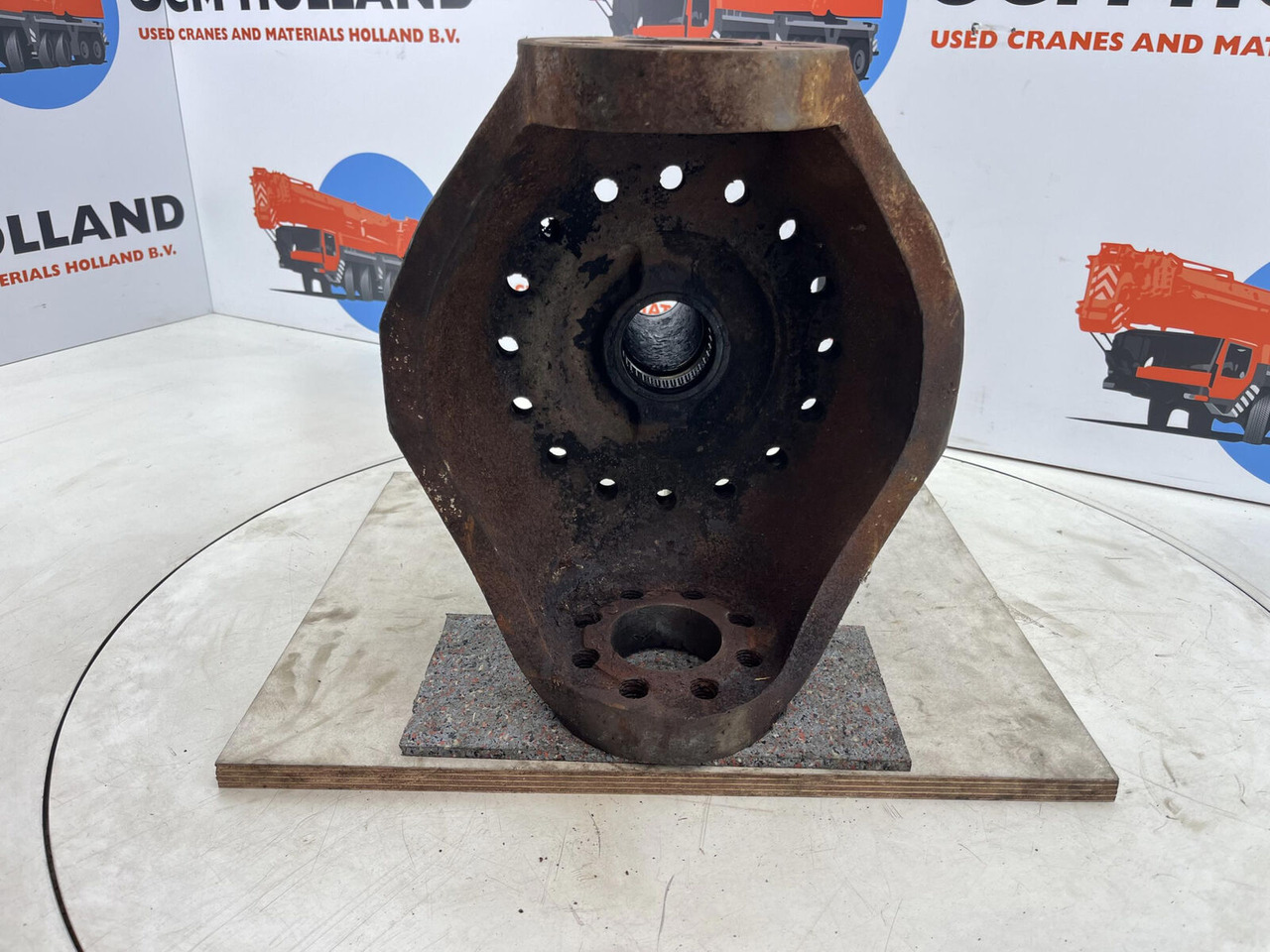 Krupp KMK 5100 Steering knuckle 16 holes axle 1 - Manga de eixo por Grua móvel: foto 5 Krupp KMK 5100 Steering knuckle 16 holes axle 1 - Manga de eixo por Grua móvel: foto 5