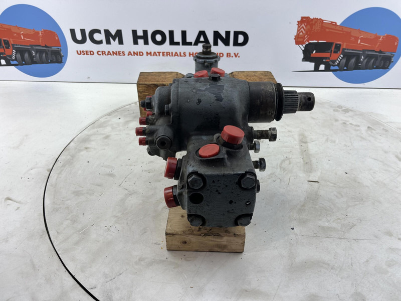 Liebherr LTM 1070 steering box - Coluna de direcção por Guindaste: foto 4 Liebherr LTM 1070 steering box - Coluna de direcção por Guindaste: foto 4