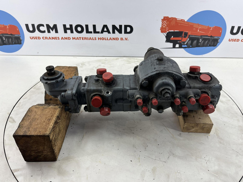 Liebherr LTM 1070 steering box - Coluna de direcção por Guindaste: foto 1 Liebherr LTM 1070 steering box - Coluna de direcção por Guindaste: foto 1