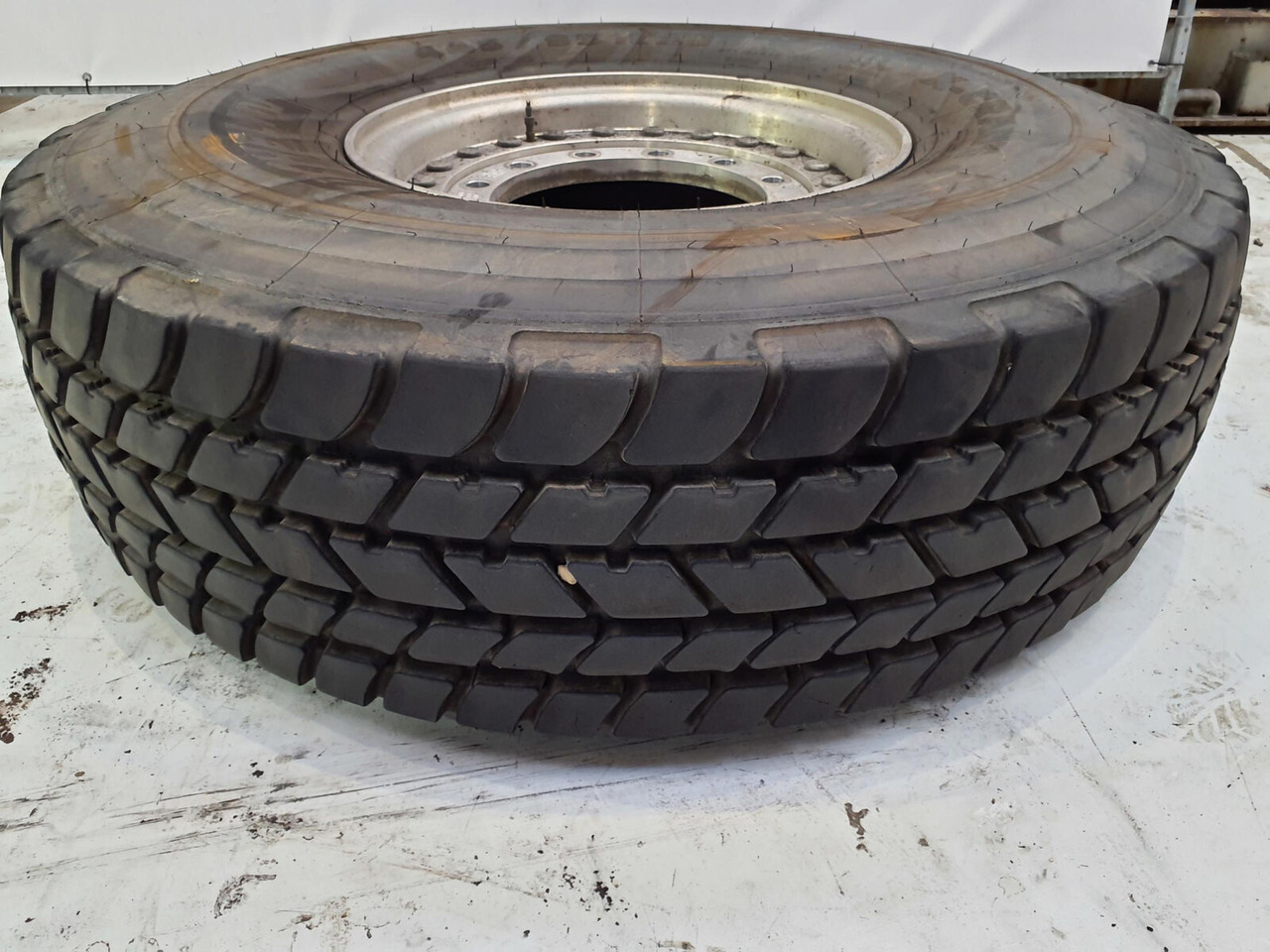 Michelin Wheel 445/95R25 12 9 2p alu - Roda completa por Guindaste: foto 1 Michelin Wheel 445/95R25 12 9 2p alu - Roda completa por Guindaste: foto 1