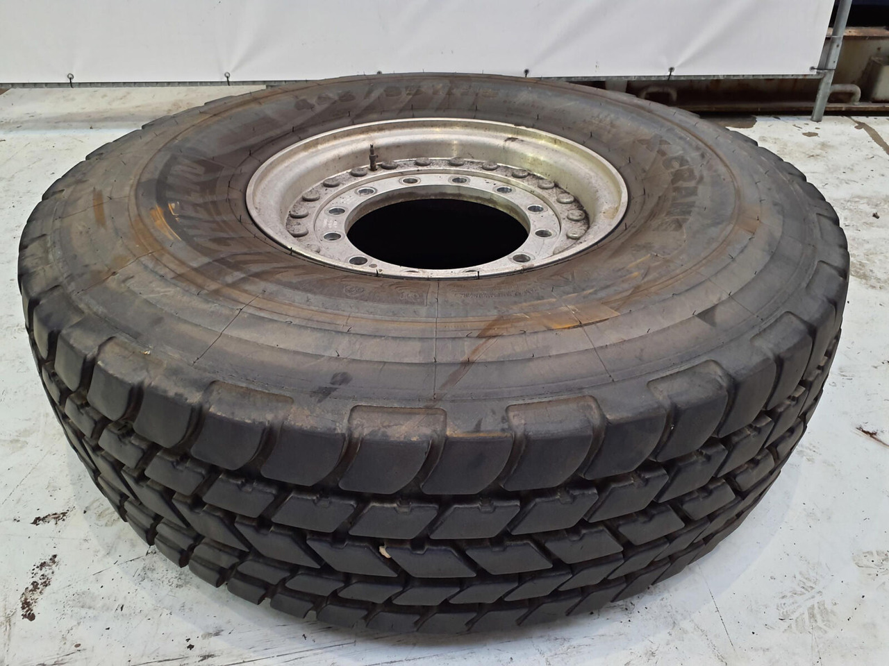 Michelin Wheel 445/95R25 12 9 2p alu - Roda completa por Guindaste: foto 2 Michelin Wheel 445/95R25 12 9 2p alu - Roda completa por Guindaste: foto 2