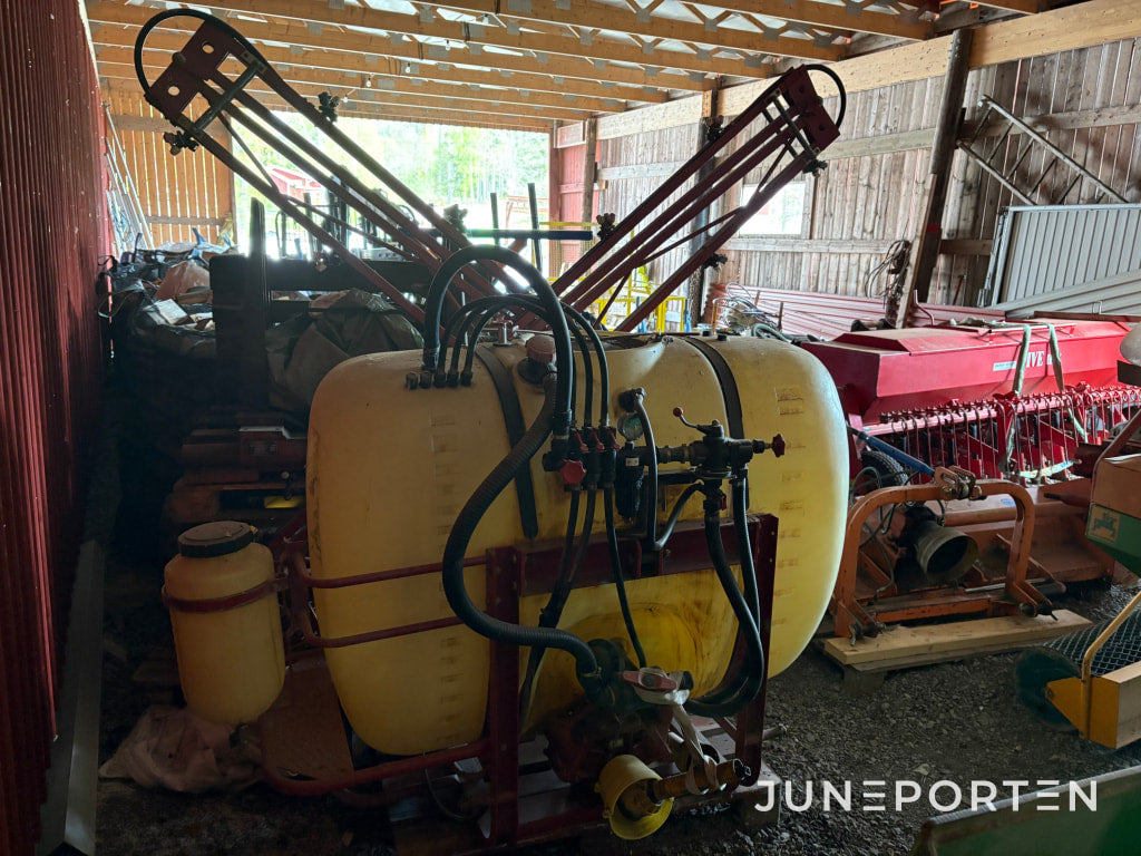 Hardi Växtskyddsspruta 1301 NK 800 - 12 SB - Pulverizador montado: foto 2 Hardi Växtskyddsspruta 1301 NK 800 - 12 SB - Pulverizador montado: foto 2