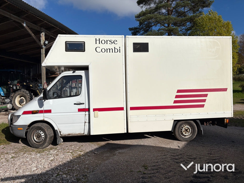 Hästtransport - Mercedes-Benz, 316 CDI - Camião de transporte de cavalos: foto 2 Hästtransport - Mercedes-Benz, 316 CDI - Camião de transporte de cavalos: foto 2