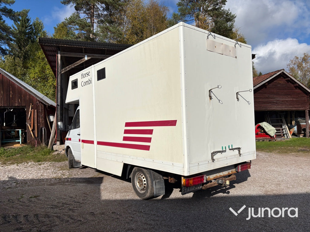 Hästtransport - Mercedes-Benz, 316 CDI - Camião de transporte de cavalos: foto 3 Hästtransport - Mercedes-Benz, 316 CDI - Camião de transporte de cavalos: foto 3