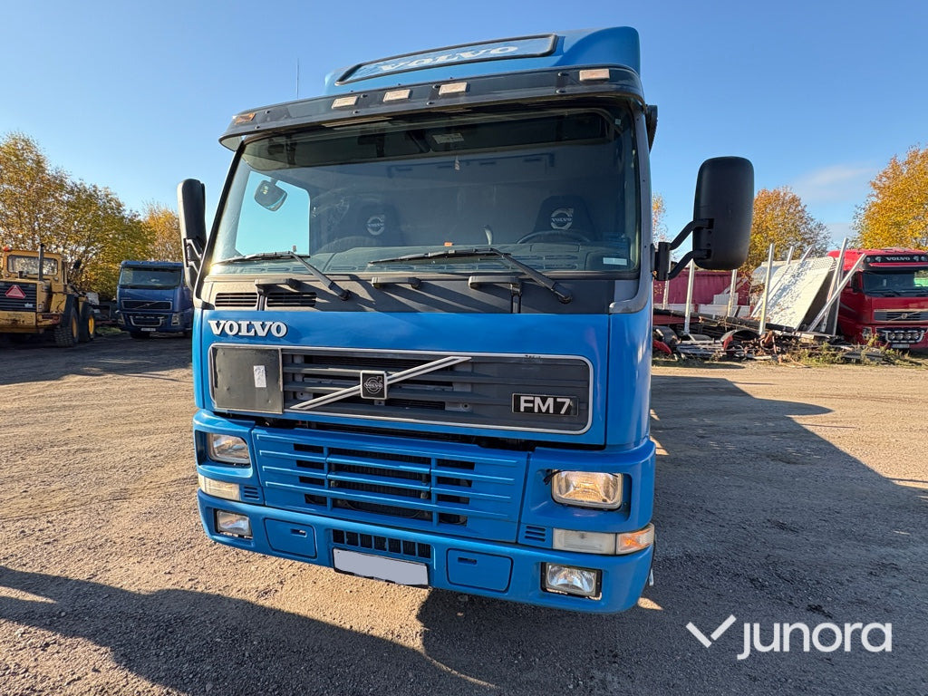 Lastbil - Volvo FM7 4*2 - Camião transportador de contêineres/ Caixa móvel: foto 4 Lastbil - Volvo FM7 4*2 - Camião transportador de contêineres/ Caixa móvel: foto 4