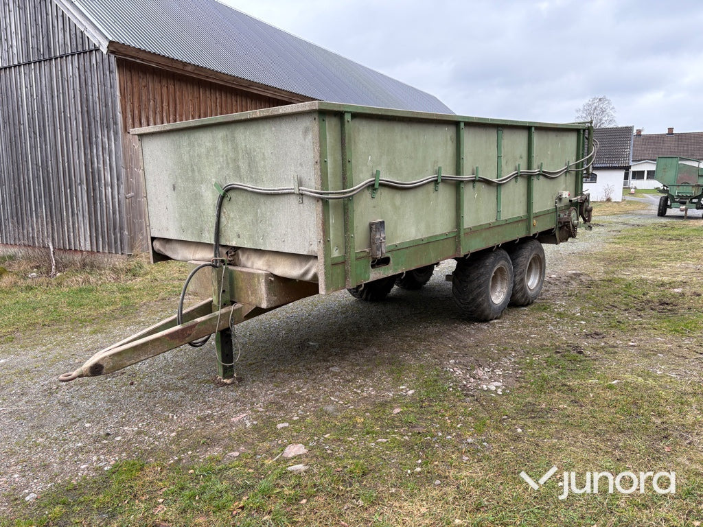 Potatiskärra – eldriven bottenmatta, hydraulisk baklucka - Reboque basculante agrícola: foto 1 Potatiskärra – eldriven bottenmatta, hydraulisk baklucka - Reboque basculante agrícola: foto 1