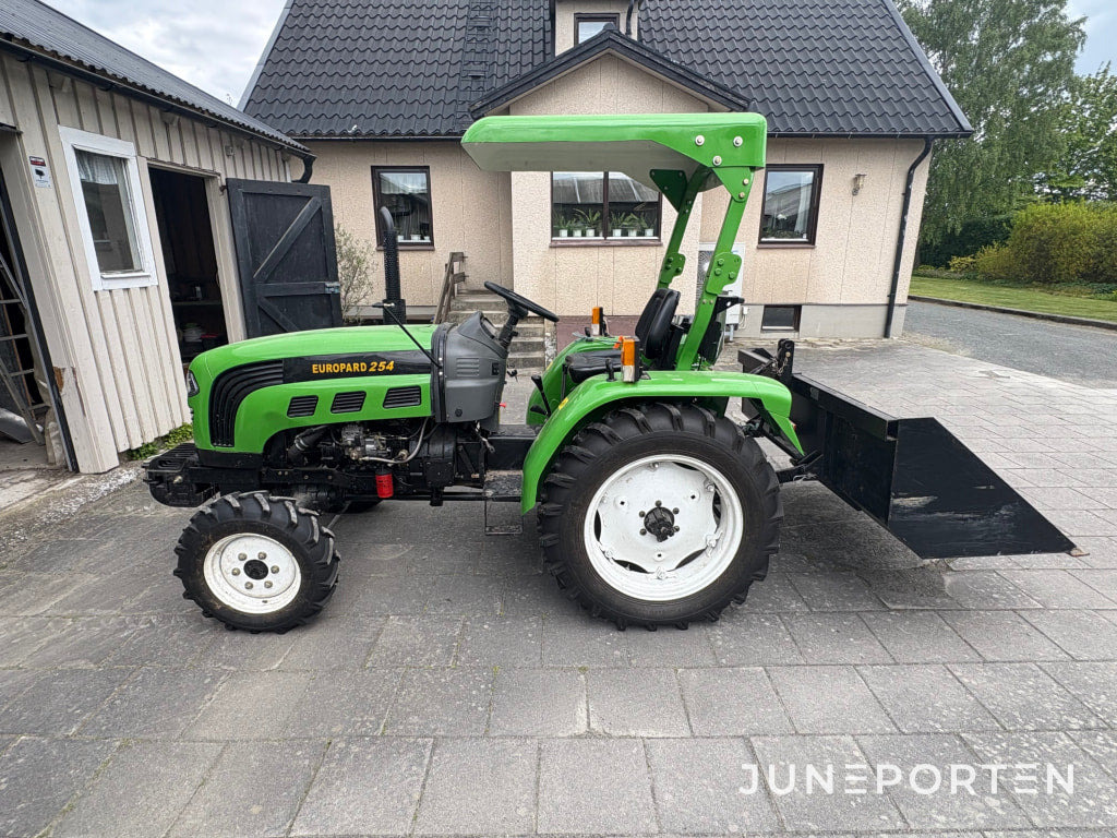 Traktor Europard 254 - Trator: foto 4 Traktor Europard 254 - Trator: foto 4