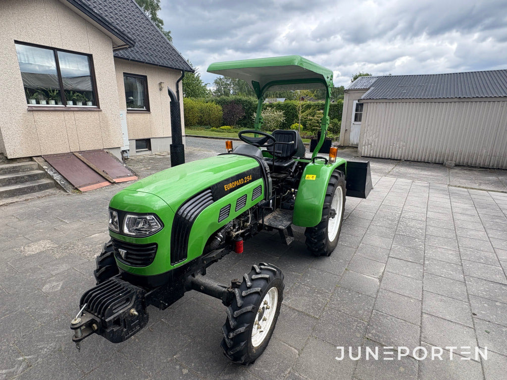 Traktor Europard 254 - Trator: foto 1 Traktor Europard 254 - Trator: foto 1