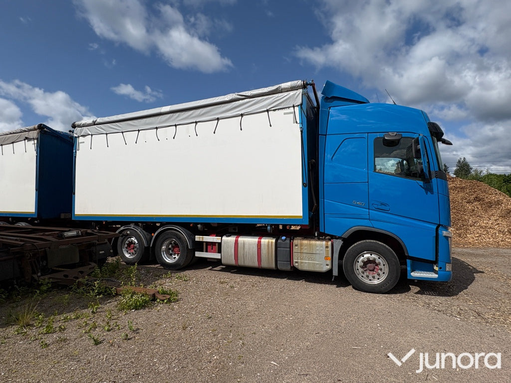 Volvo lastbil med släp - Camião furgão: foto 4 Volvo lastbil med släp - Camião furgão: foto 4