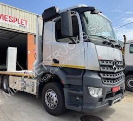 Mercedes Arocs 2648 - Camião transporte de veículos: foto 2 Mercedes Arocs 2648 - Camião transporte de veículos: foto 2
