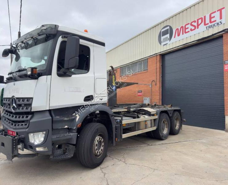 Mercedes Arocs 3351 - Camião polibenne: foto 1 Mercedes Arocs 3351 - Camião polibenne: foto 1