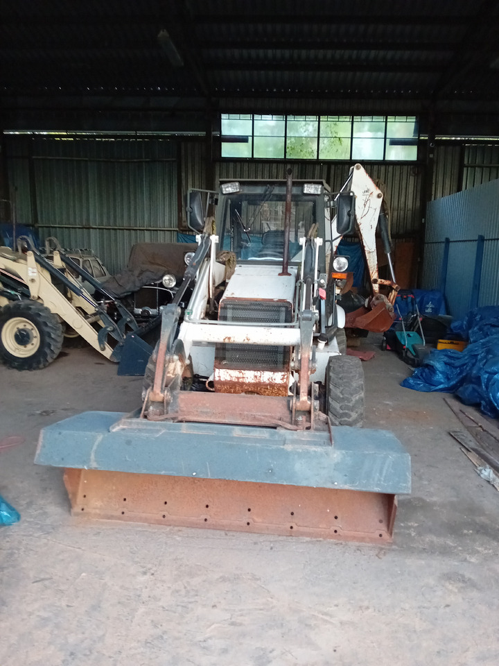INGERSOLL RAND B300 - Retroescavadeira: foto 1 INGERSOLL RAND B300 - Retroescavadeira: foto 1
