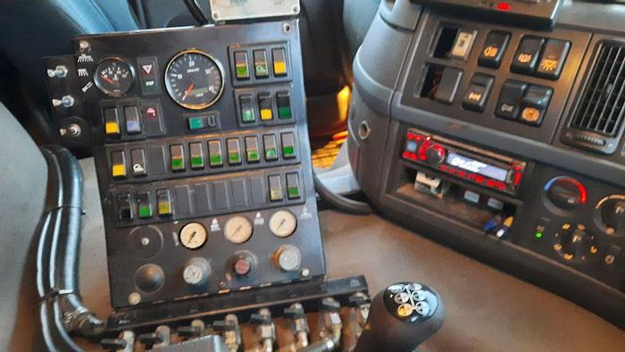 Varredora urbana VOLVO M9 4x2R + Johnston Beam VX800 Road Cleaner: foto 9 Varredora urbana VOLVO M9 4x2R + Johnston Beam VX800 Road Cleaner: foto 9