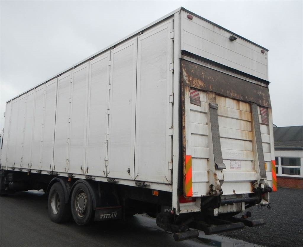 9,7 mtr foldedørskasse - Carroçaria para furgões: foto 1 9,7 mtr foldedørskasse - Carroçaria para furgões: foto 1
