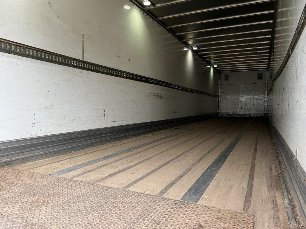 Fruehauf 13,6 mtr box - lodretstående lift - Semi-reboque furgão: foto 2 Fruehauf 13,6 mtr box - lodretstående lift - Semi-reboque furgão: foto 2