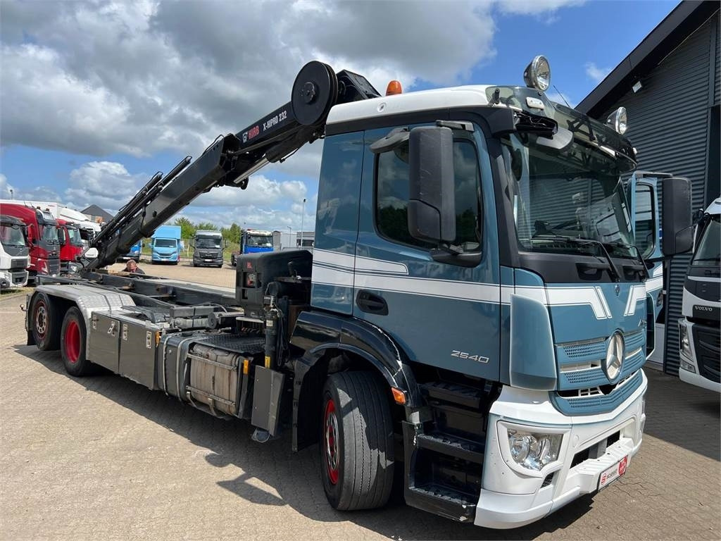 Mercedes-Benz Antos 2540 L - Hiab 232E5 kran - Camião multibenne: foto 1 Mercedes-Benz Antos 2540 L - Hiab 232E5 kran - Camião multibenne: foto 1
