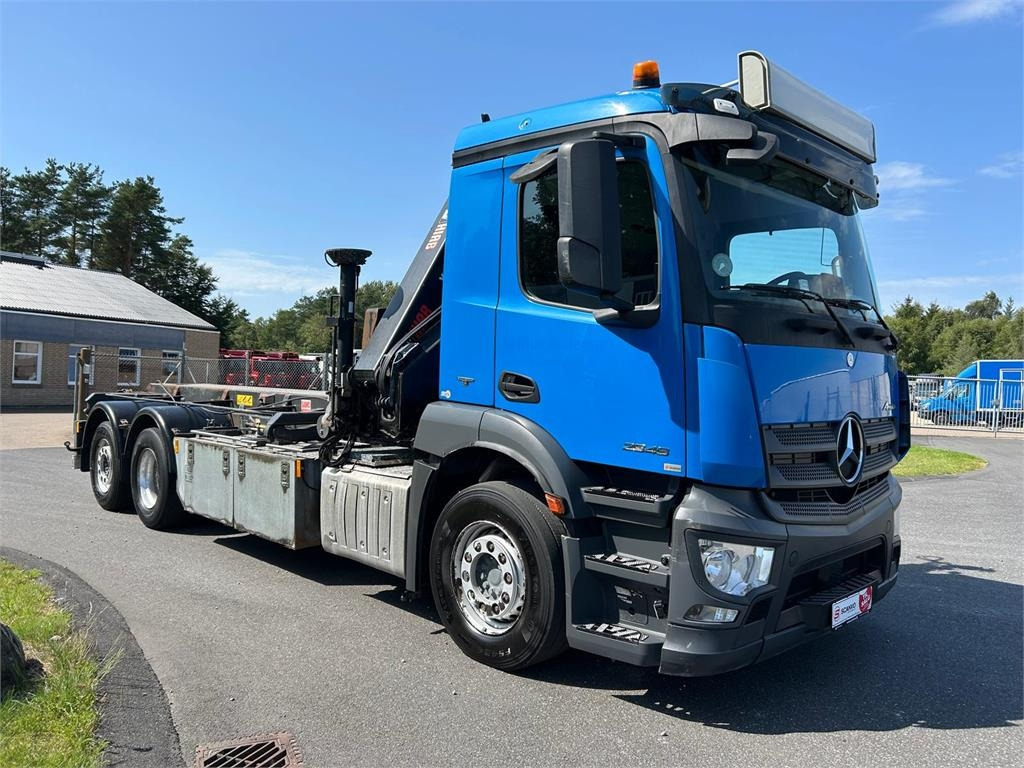 Mercedes-Benz Antos 2546 - Hiab 192 E kran - Camião multibenne: foto 2 Mercedes-Benz Antos 2546 - Hiab 192 E kran - Camião multibenne: foto 2